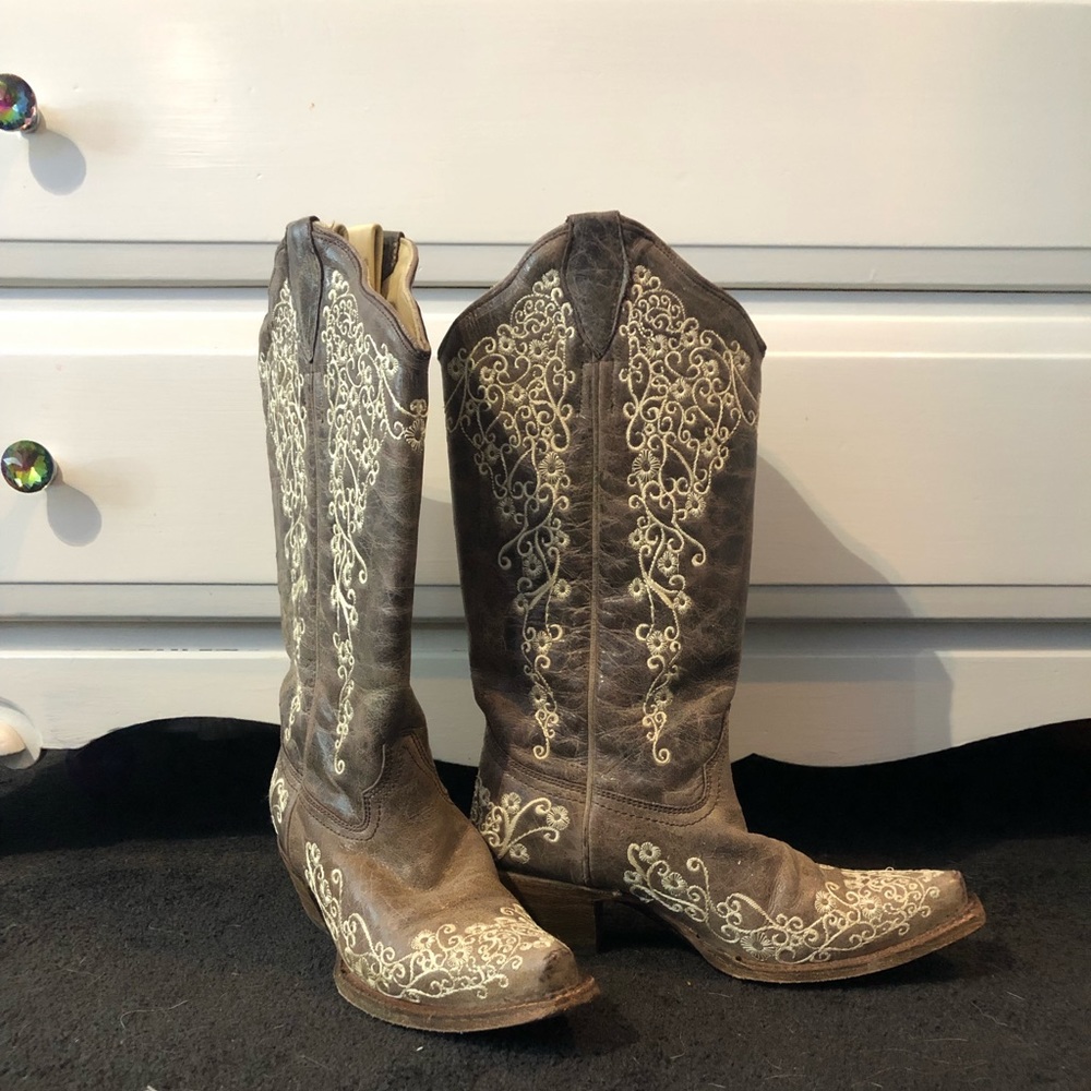 Corral boots